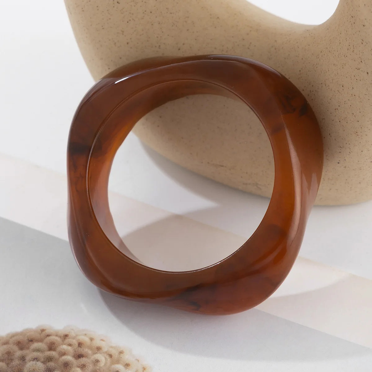 Bracelet femme tendance – Le style urbain aux lignes rebelles