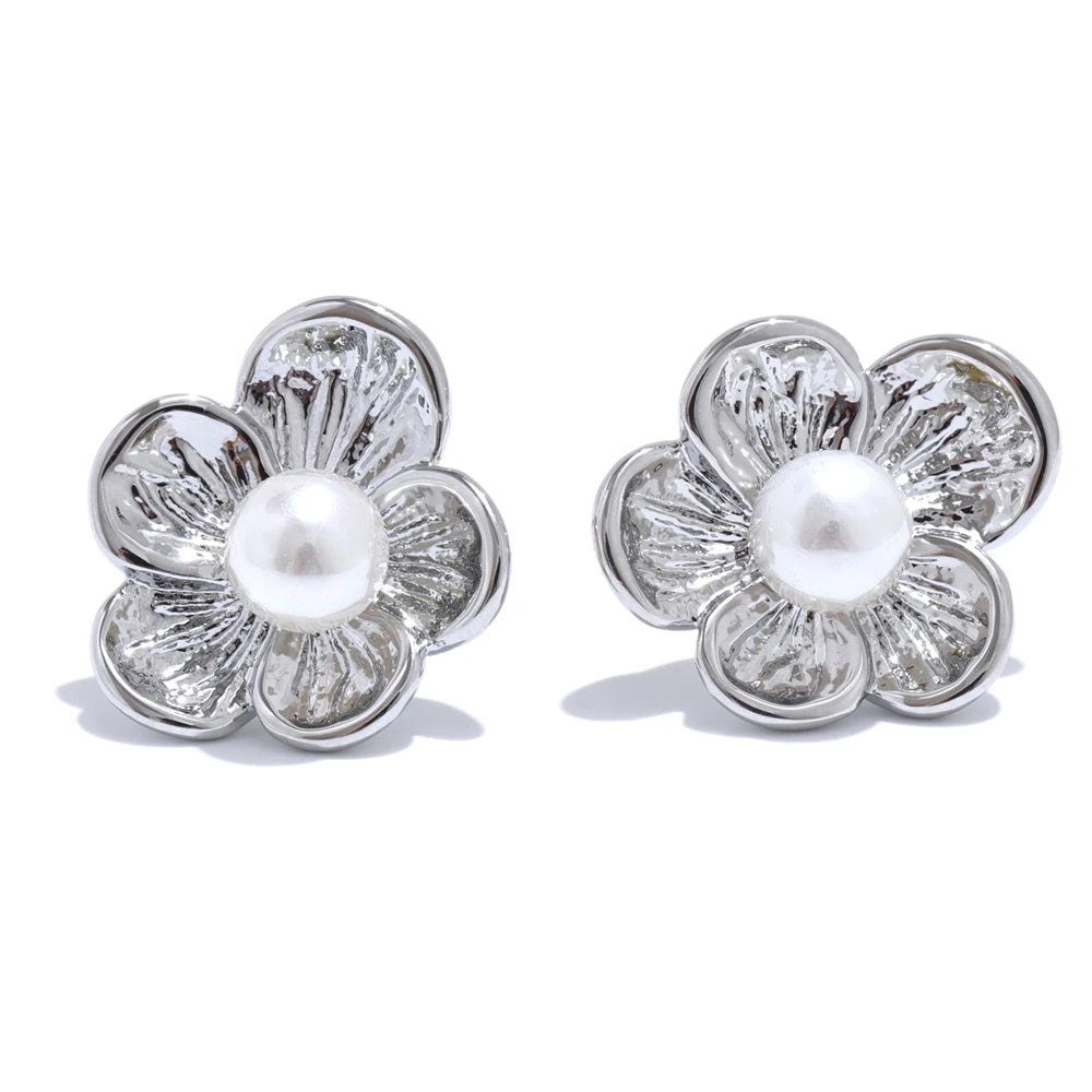 Boucle d’oreille fleur – touche de charme parisien