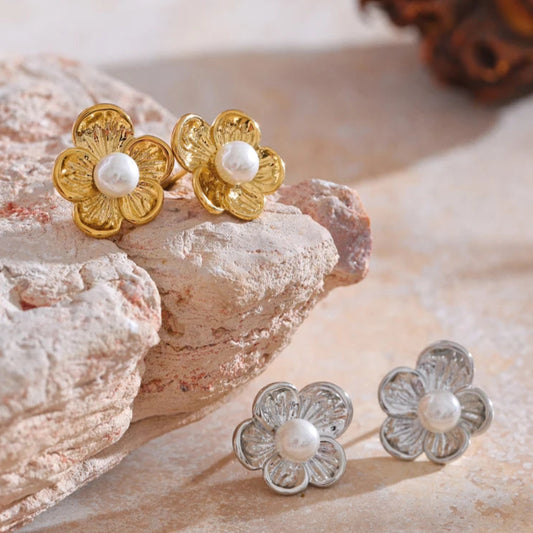 Boucle d’oreille fleur – touche de charme parisien