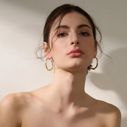 Boucle d’oreille créole – ton bijou statement, sans en faire trop