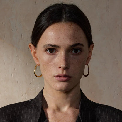 Boucle d’oreille créole – touche dorée minimaliste 🌟