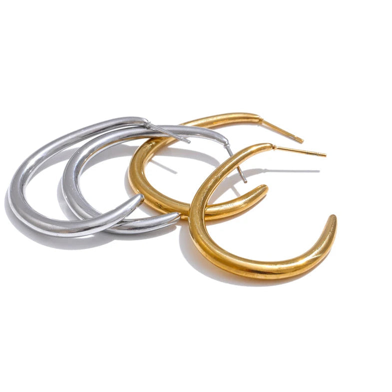 Boucle d’oreille créole – touche dorée minimaliste 🌟