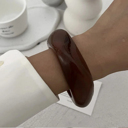 Bracelet femme tendance – Le style urbain aux lignes rebelles