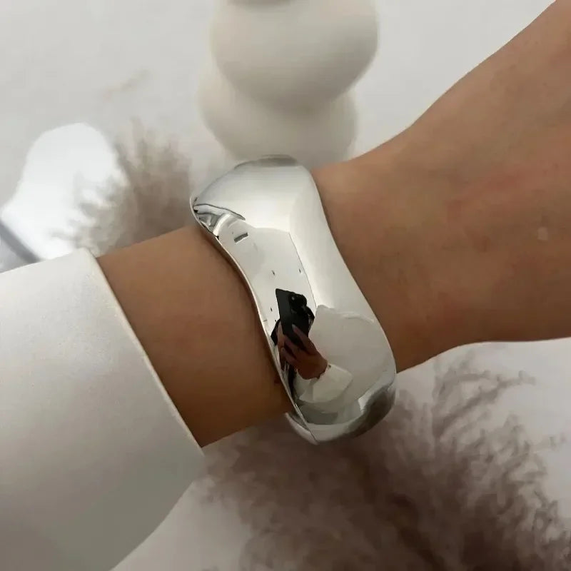 Bracelet femme tendance – L’élégance audacieuse en version XXL