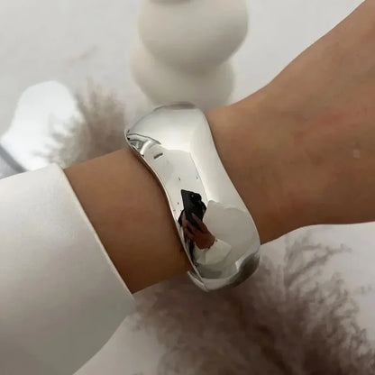Bracelet femme tendance – L’élégance audacieuse en version XXL