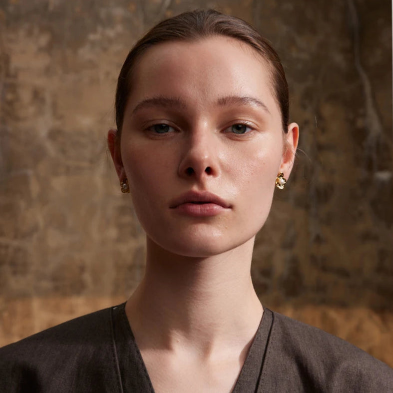 Boucle d’oreille fleur – touche de charme parisien