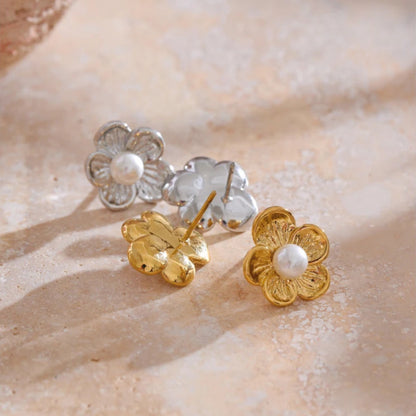 Boucle d’oreille fleur – touche de charme parisien