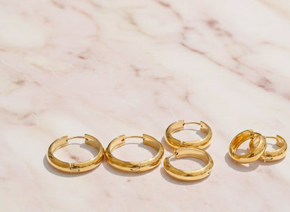 3 tailles de boucle d'oreille dormeuse en couleur d'or