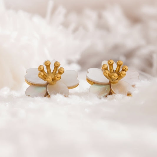 boucle d'oreille fleur blanche en acier inoxydable