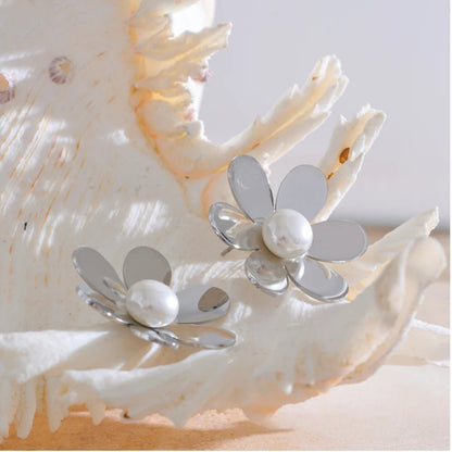 en acier inoxydable couleur argent cette boucle d oreille fleur