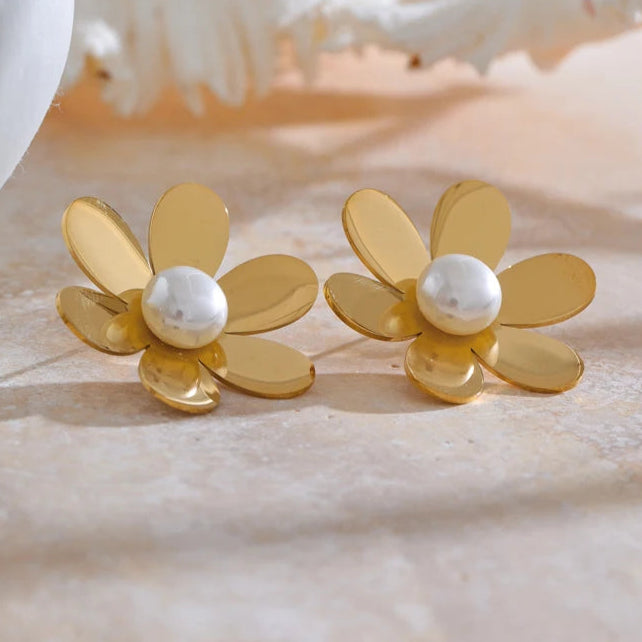 en acier inoxydable couleur doré cette boucle d oreille fleur