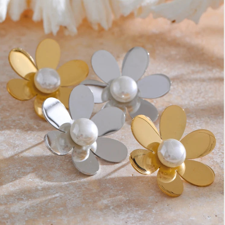 boucle d oreille fleur en acier inoxydable disponible en deux couleur argent et doré