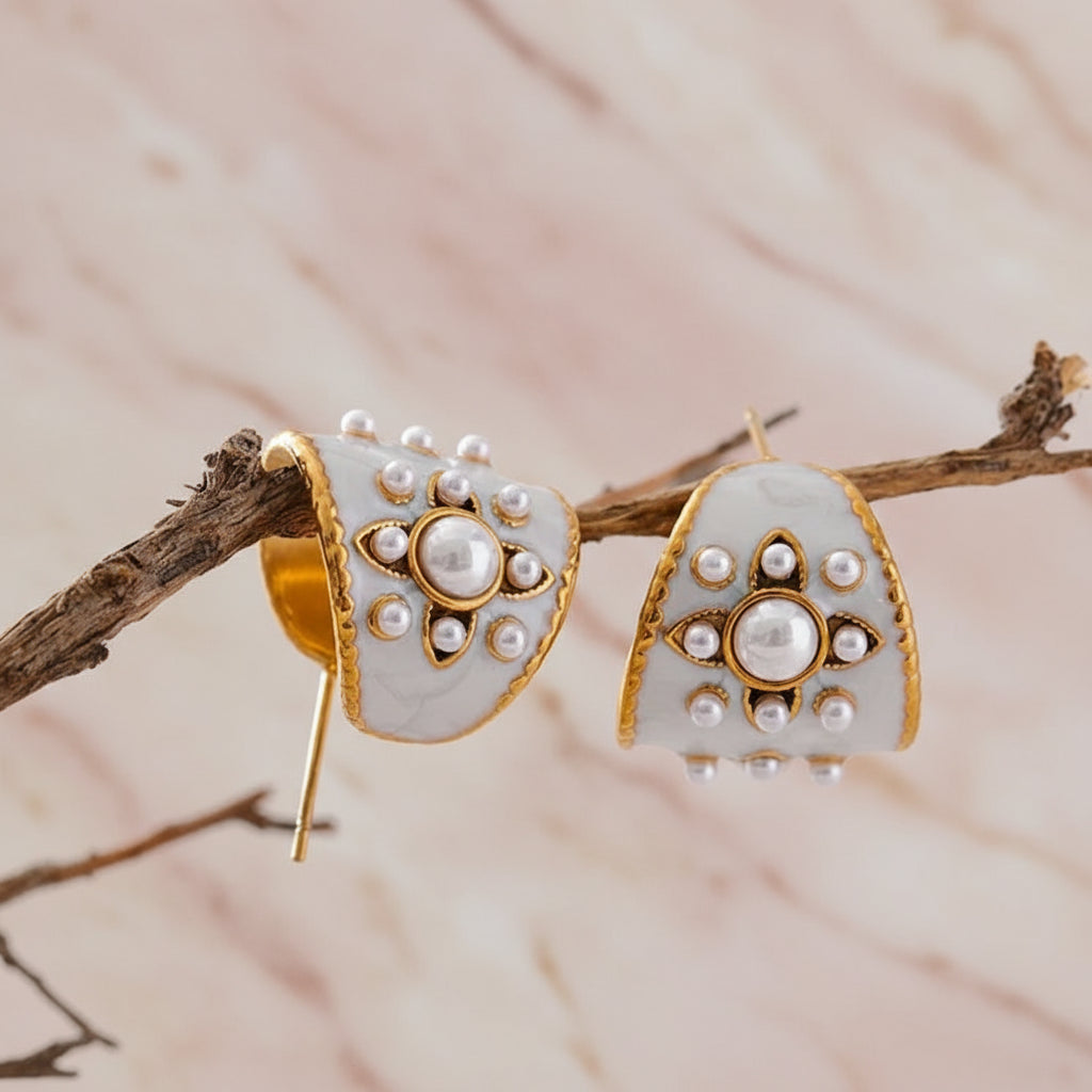 boucle d oreille inoxydable  en blanc fleur et perle