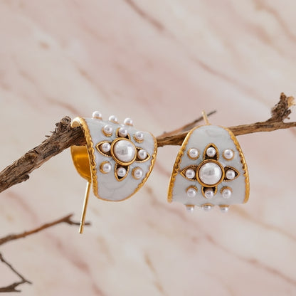 boucle d oreille inoxydable  en blanc fleur et perle