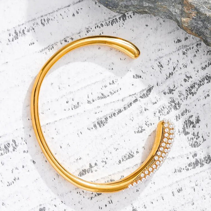 bracelet femme a la mode style minimaliste chic 