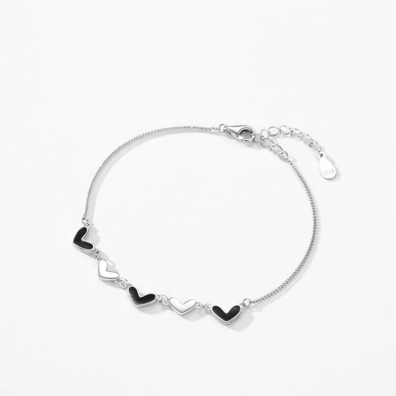 bracelet-femme-argent-coeurs-en-mail-noir-mignon