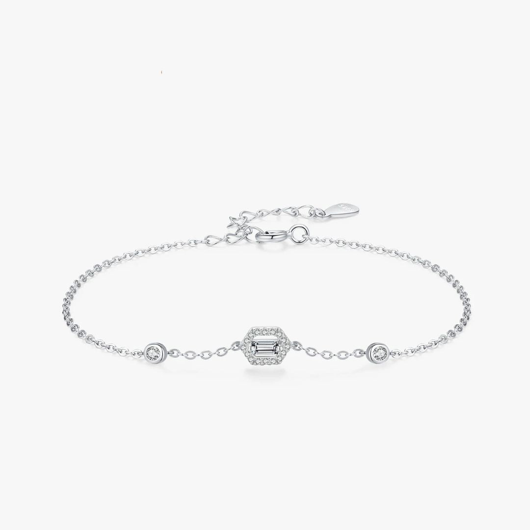 bracelet-femme-argent-design-geometrique-et-zircones-scintillantes