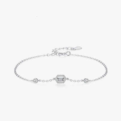 bracelet-femme-argent-design-geometrique-et-zircones-scintillantes