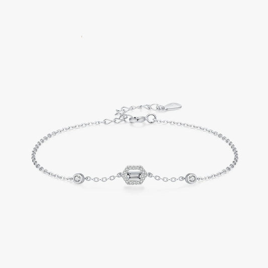 bracelet-femme-argent-design-geometrique-et-zircones-scintillantes