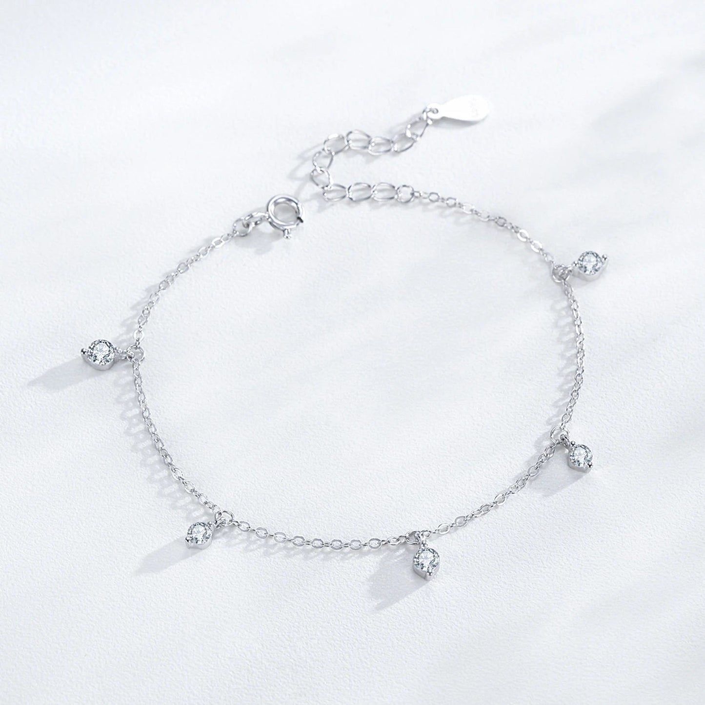 bracelet-femme-argent-l'éclat-parfait-pour-illuminer-vos-fêtes