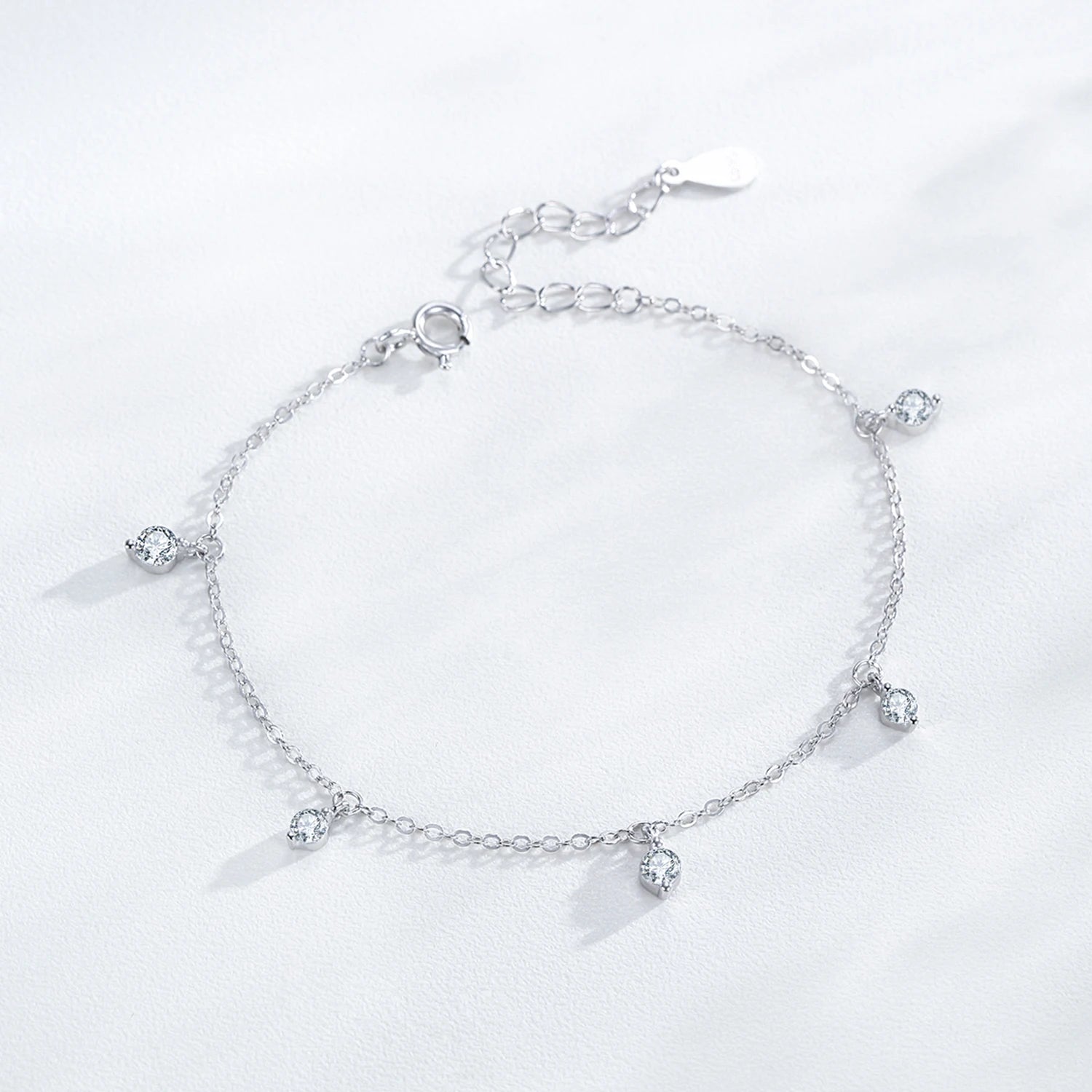 bracelet-femme-argent-l'éclat-parfait-pour-illuminer-vos-fêtes