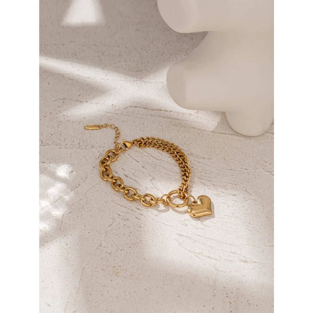 bracelet-femme-doré-amour-au-poignet