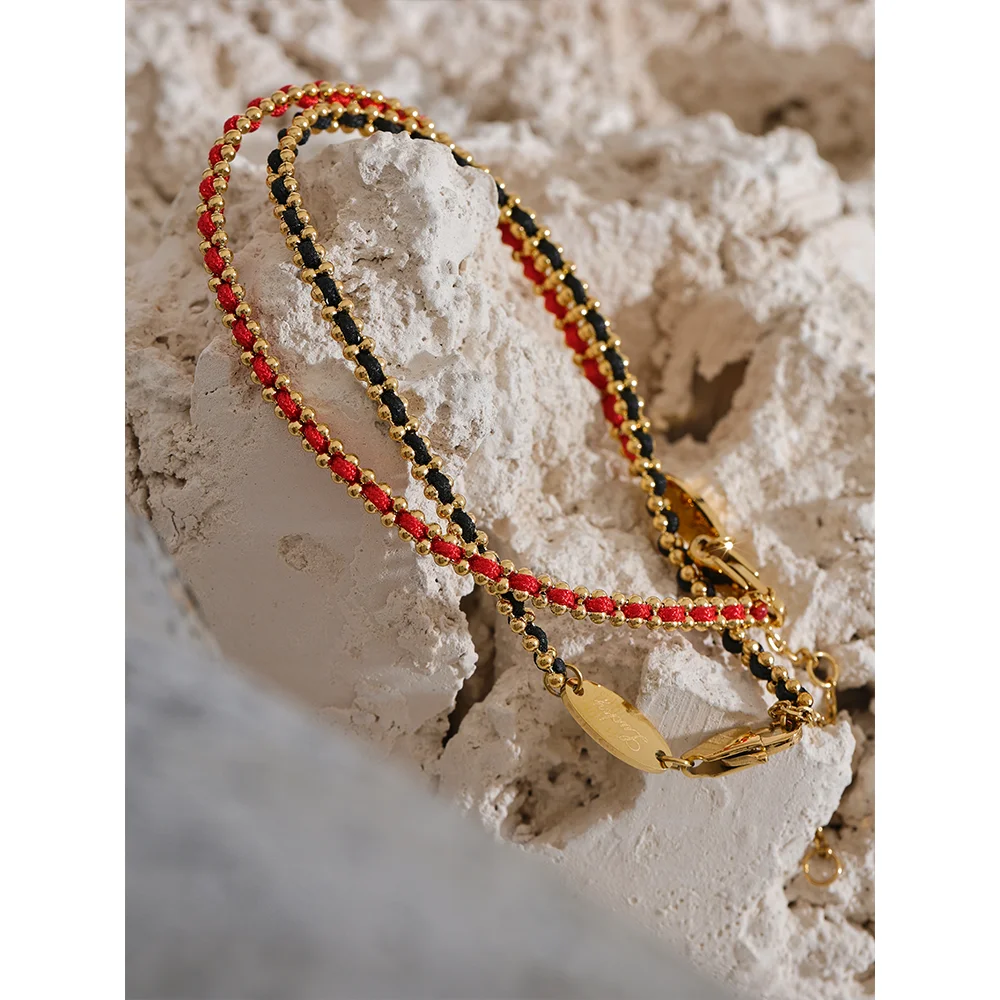 bracelet-femme-elégance-en-fil-et-perles-dorées