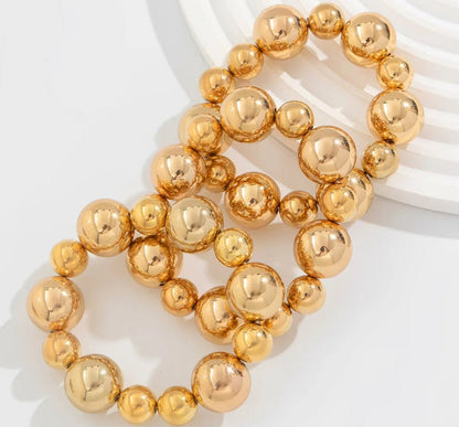 bracelet-femme-en-perle-lot-punk-tendance-et-chic-pour-look-affirme