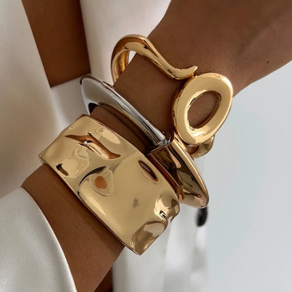 bracelet femme tendance qui combine brillance et résistance pour un port quotidien