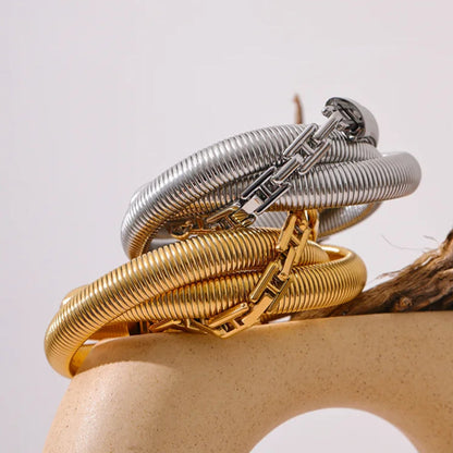 bracelet femme tendance en acier de couleurs argent et doré de style epais et large