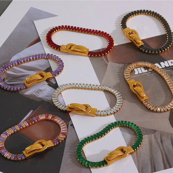 en plusieurs couleurs ce bracelet femme tendance en acier est disponible chez innocent seduction