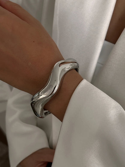 bracelet-femme-tendance-l-audace-metal-argent-version-2025