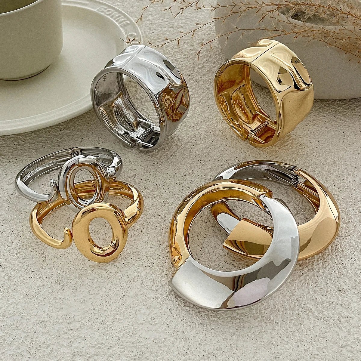 bracelet femme tendance avec une allure rebelle et élégante à la fois