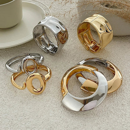 bracelet femme tendance avec une allure rebelle et élégante à la fois