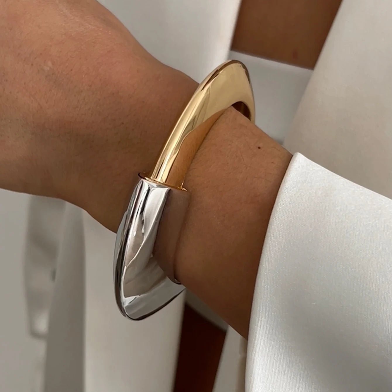 bracelet femme tendance au style affirmé inspiré par les femmes audacieuses