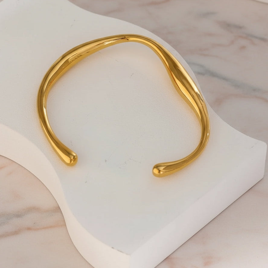 bracelet-jonc-minimalisme-dore-raffine