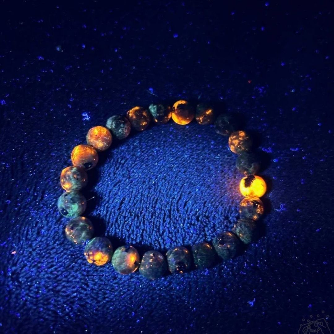 bracelet-pierre-naturelle-yooperlite-uv-magique