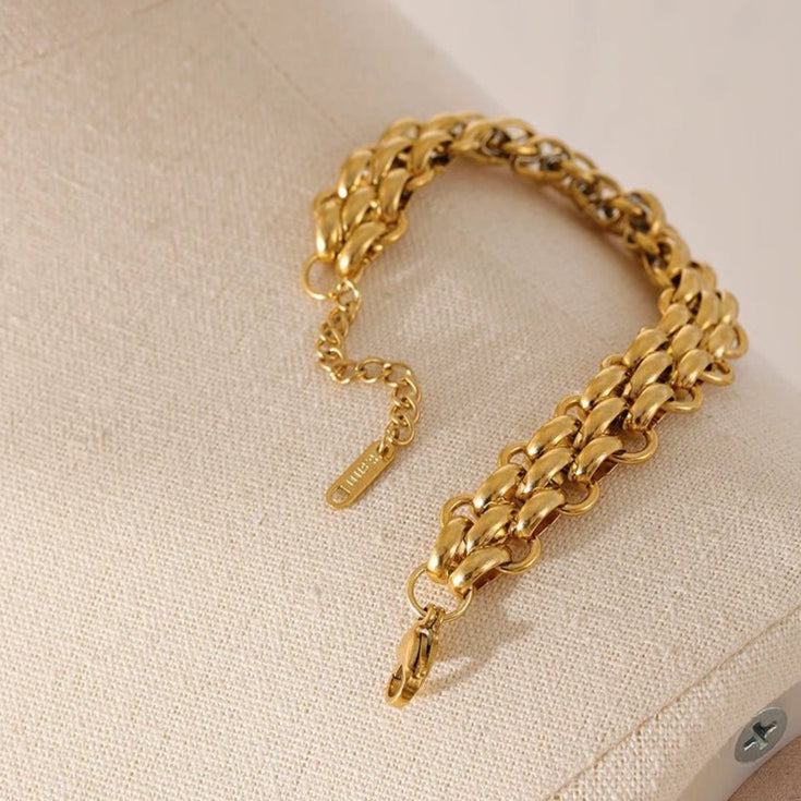 bracelet-plaqué-or-puissance-et-style-en-chaîne-cubaine