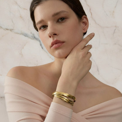 bracelet tendance du moment conçu en acier inoxydable hypoallergénique 