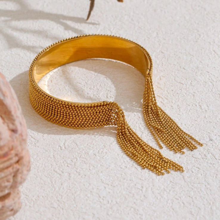 bracelet tendance du moment en maille fine pour femme parisienne 