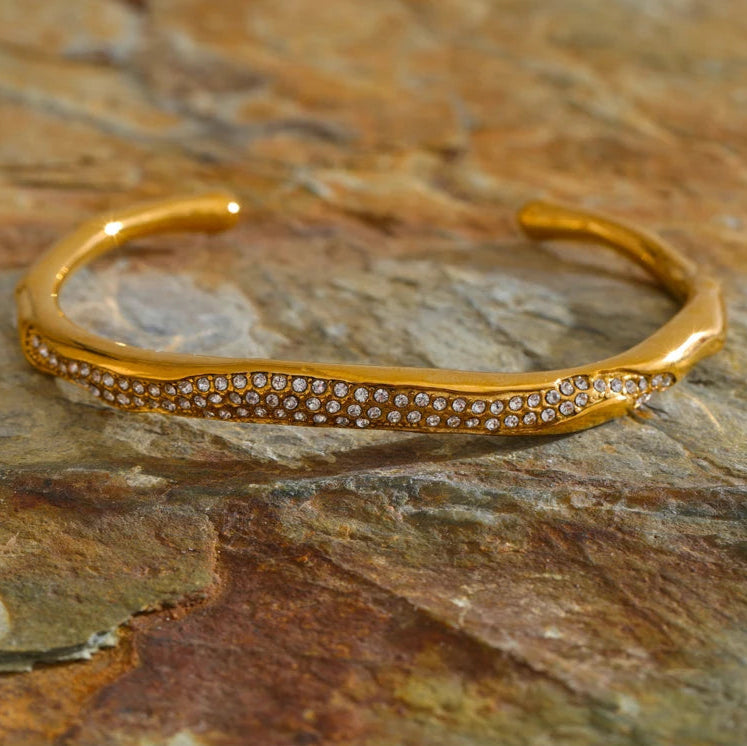 ce bracelet tendance femme en acier inoxydable plaqué en or style jonc