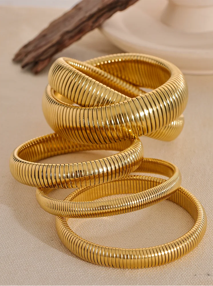 en acier inoxydable plaque en OR 18 k et de 5 tailles différentes  nos bracelets femme tendance 