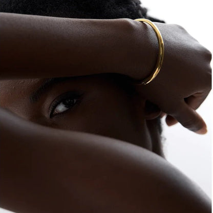 Ces bracelets joncs femme de couleur doré sont notre tendance de l'année