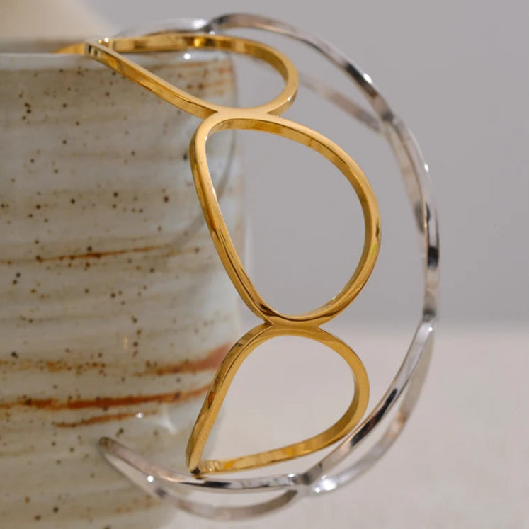 bracelet femme tendance plaqué or avec finition brillante