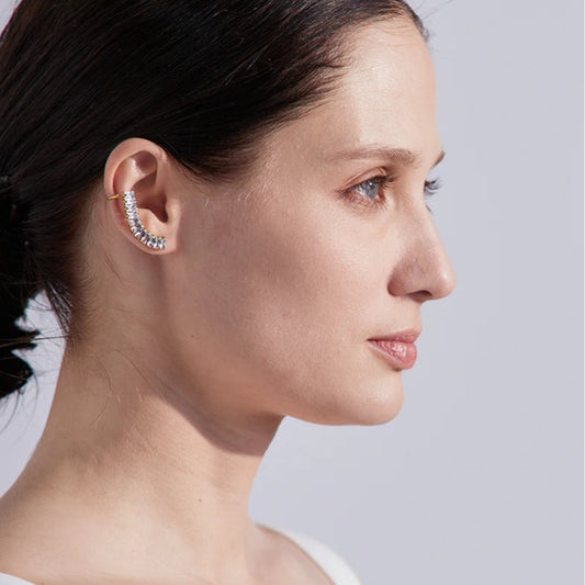 ear cuff brillant en métal doré pour effet luxe assuré