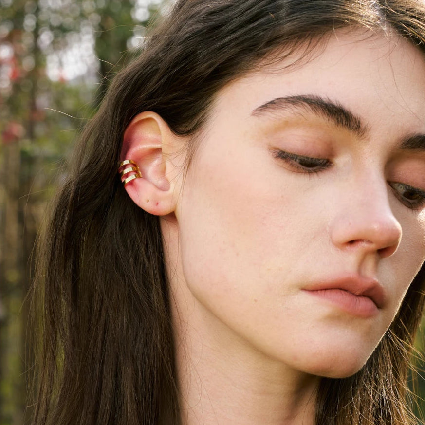 Le ear cuff parfait pour l’oreille non percée 