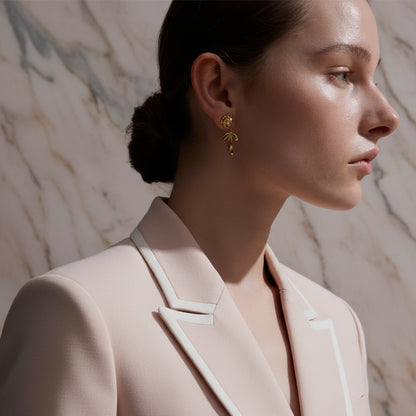 femme porte boucle d'oreille noeud acier inoxydable doré