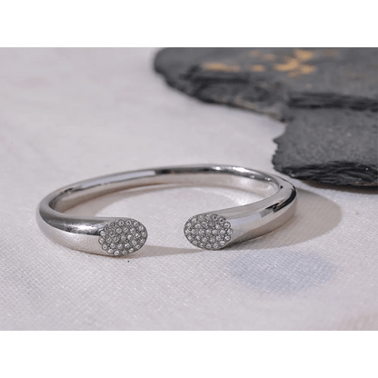 jonc-argent-design-ouvert-et-brillance-subtile