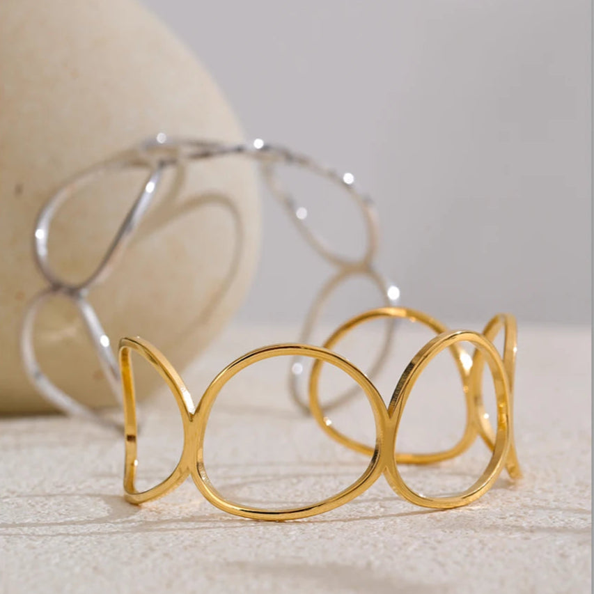 Confort et brillance réunis dans ce bracelet femme tendance plaqué or